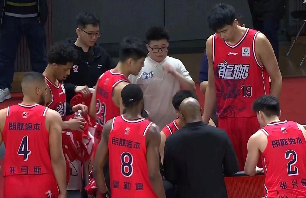 山东男篮出征,5日对阵广州男篮,高诗岩对位郭艾伦 邱彪剑指四强