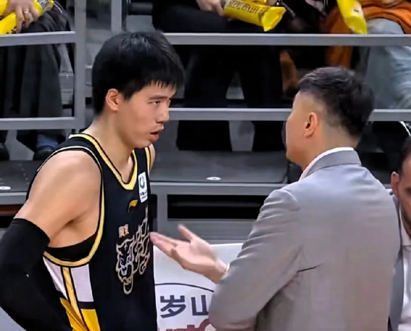 九游娱乐登录入口-广东队2大主力球员受伤，让杜锋措手不及！