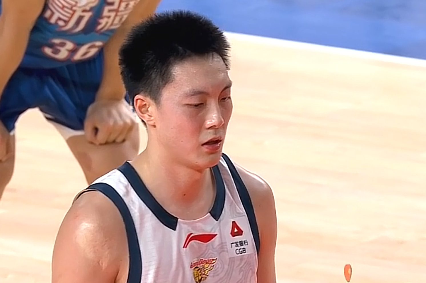领先14分后!输给福建2分,胡明轩批评广东队球员
