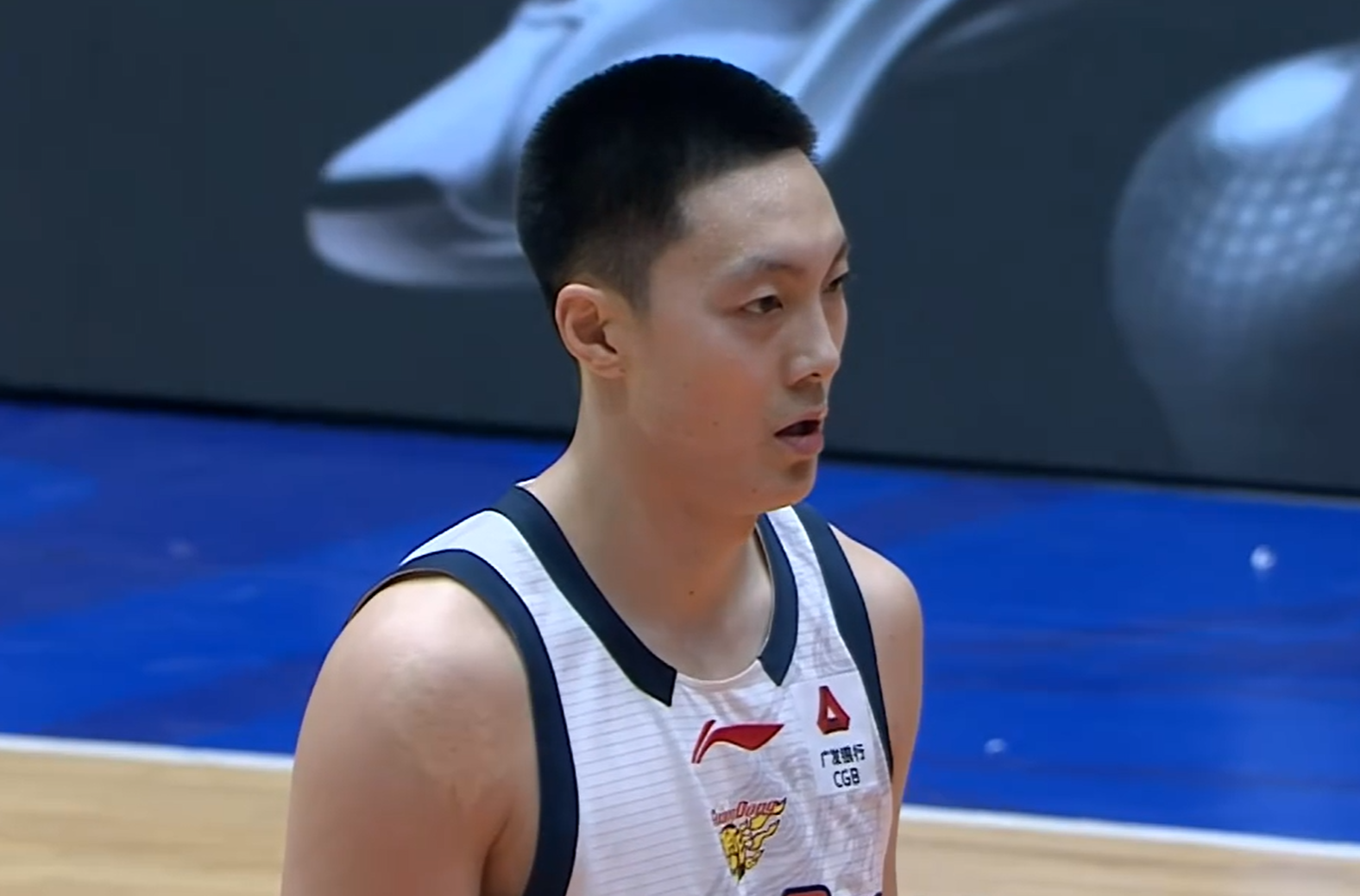 领先14分后!输给福建2分,胡明轩批评广东队球员